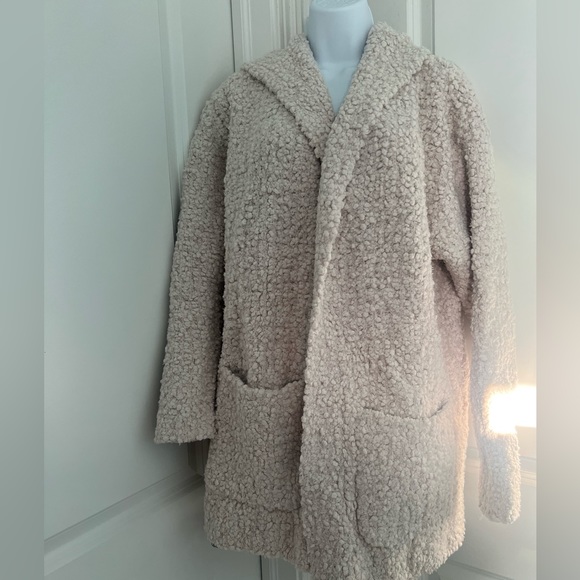 NWT Barefoot Dreams S/M Boucle Hooded Cardi in Almond - Picture 5 of 8